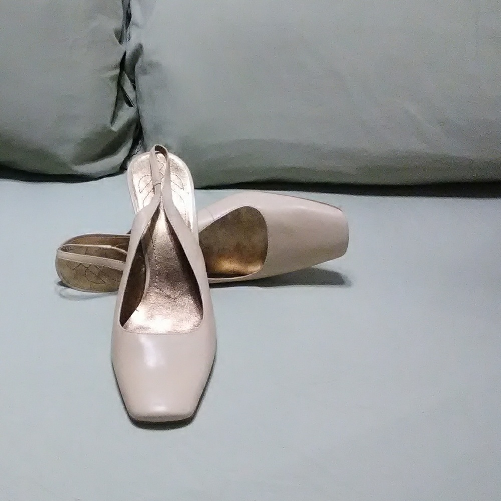 Shoes - Picture 4 of 4